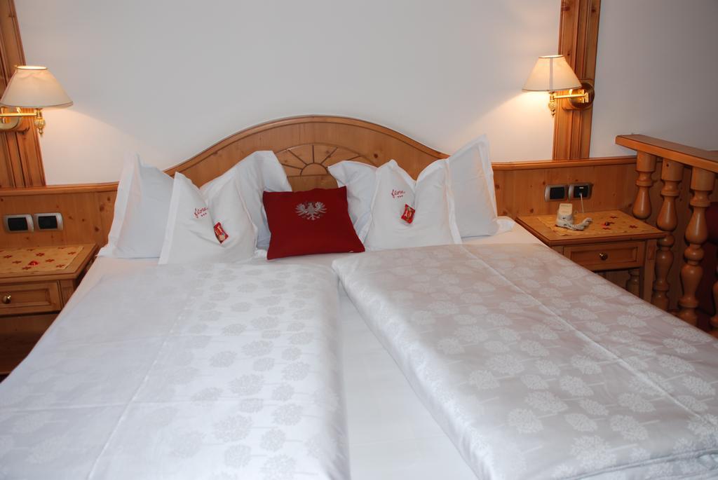 Hotel Flora Selva di Val Gardena Rum bild