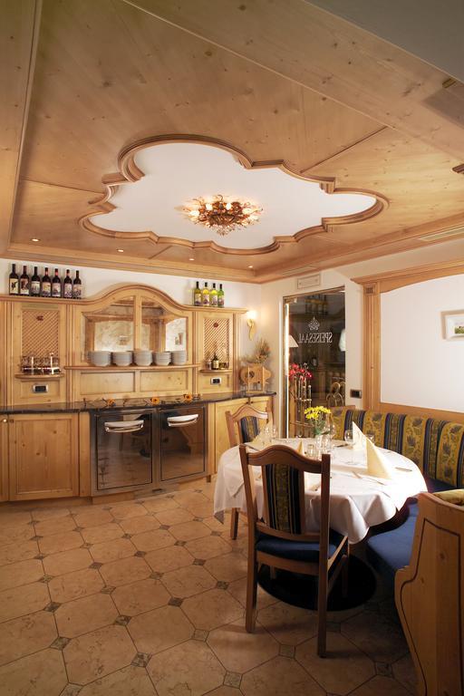 Hotel Flora Selva di Val Gardena Exteriör bild