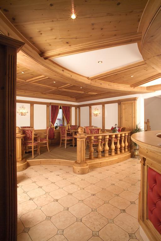 Hotel Flora Selva di Val Gardena Exteriör bild