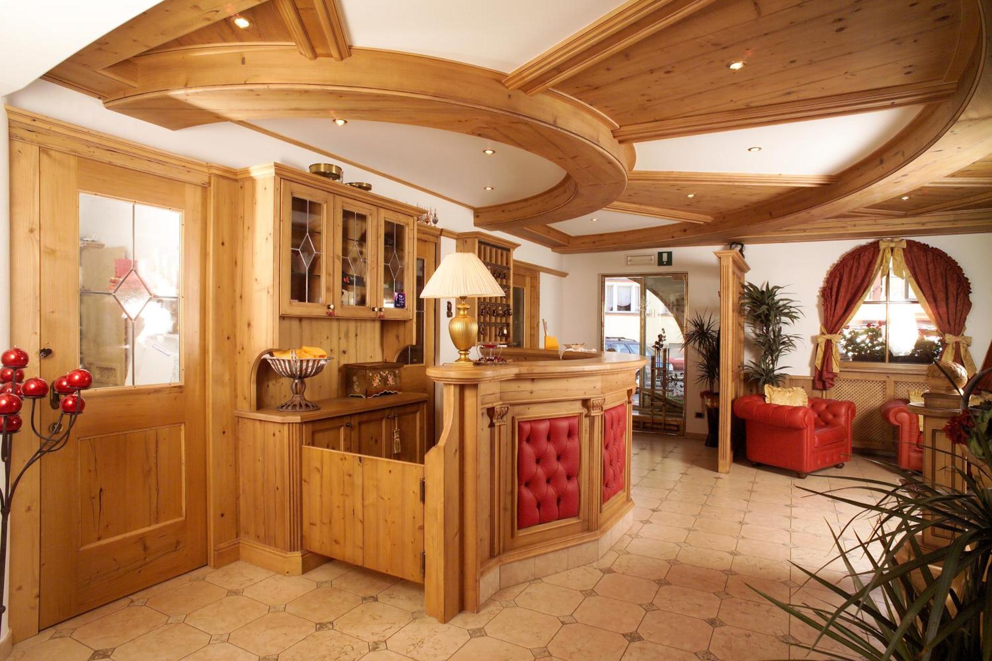 Hotel Flora Selva di Val Gardena Exteriör bild