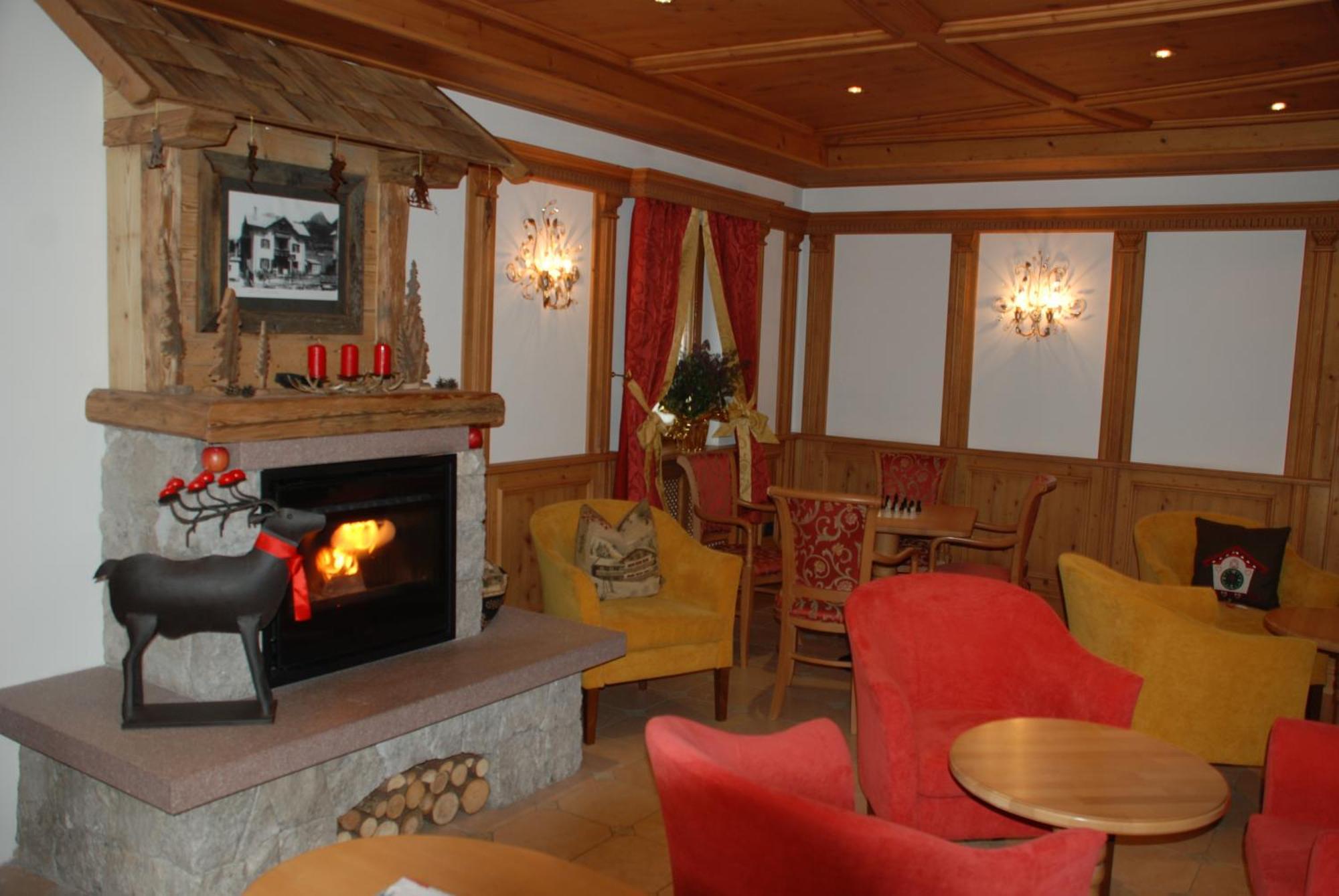 Hotel Flora Selva di Val Gardena Exteriör bild