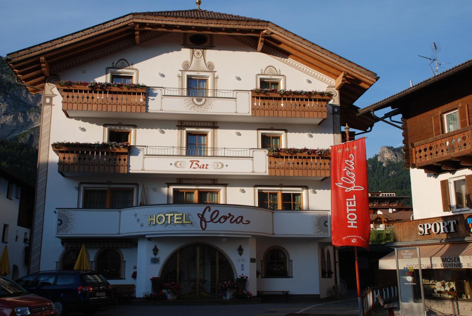 Hotel Flora Selva di Val Gardena Exteriör bild