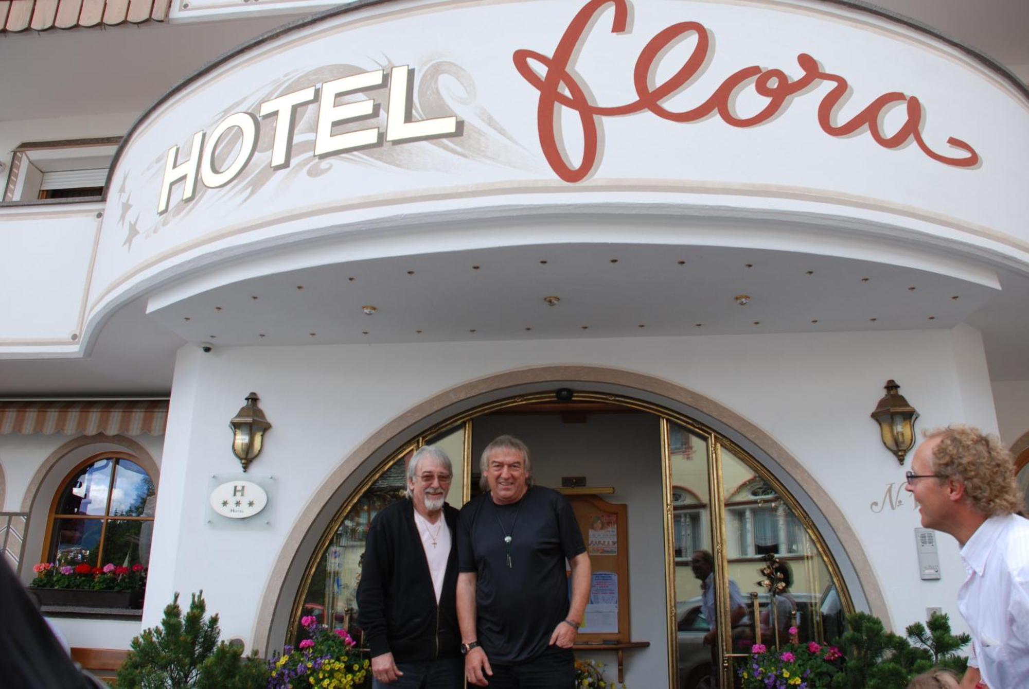 Hotel Flora Selva di Val Gardena Exteriör bild